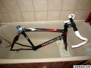 Man Pinarello dans la baignoire