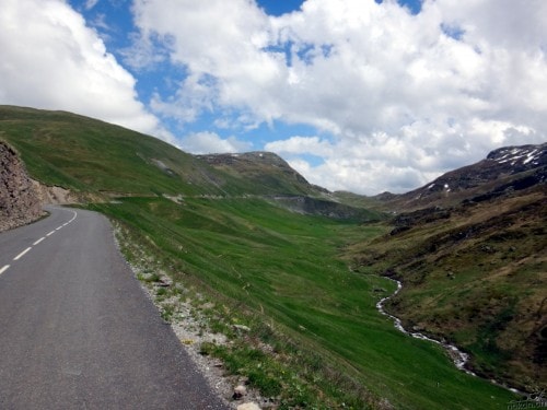 Route vers le col de la Croix de Fer