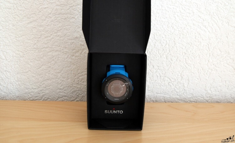 suunto_ambit3_vertical_unbox_03_web.jpg